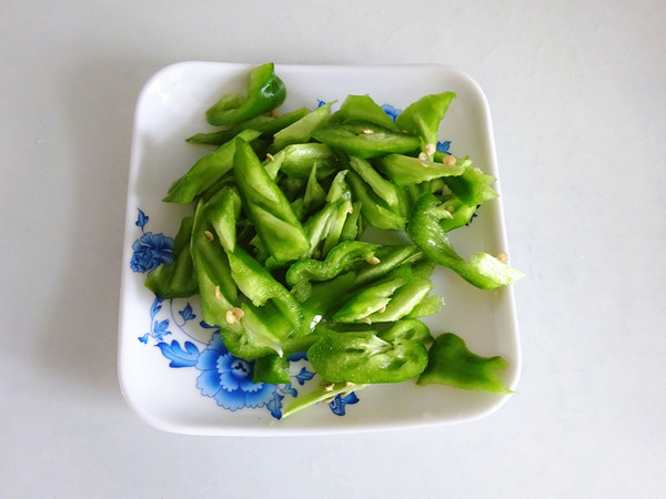 小炒蓮藕的做法-咸鮮味炒菜譜-易網(wǎng)健康養(yǎng)生網(wǎng) 小炒蓮藕的做法-咸鮮味炒菜譜