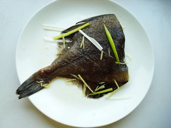 清蒸黃金鰈魚的做法-家常味蒸菜譜-易網健康養生網 清蒸黃金鰈魚的做法-家常味蒸菜譜