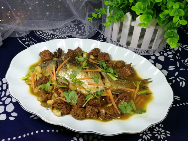 鯽魚花生仁燉烤麩的做法-家常味燉菜譜