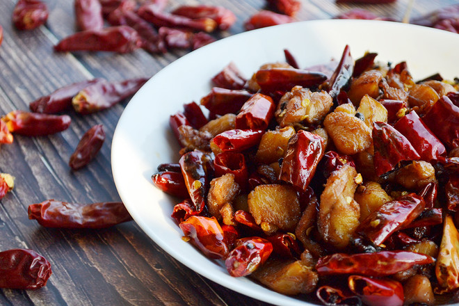 辣子雞丁的做法-麻辣味炒菜譜