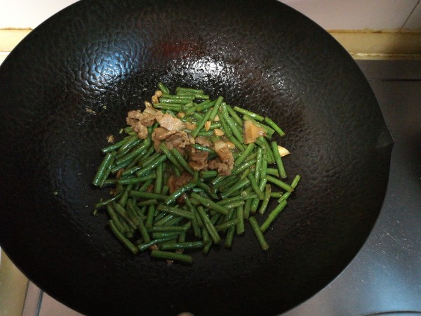 回鍋肉炒長(zhǎng)豆角的做法-家常味炒菜譜
