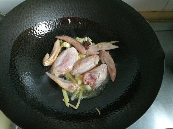 雞翅燉土豆的做法-家常味燉菜譜-易網(wǎng)健康養(yǎng)生網(wǎng) 雞翅燉土豆的做法-家常味燉菜譜