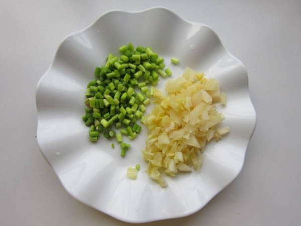 泡菜臘肉蛋炒飯的做法-咸鮮味炒菜譜