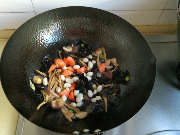 烤麩燴菜的做法-家常味燴菜譜-易網健康養生網 烤麩燴菜的做法-家常味燴菜譜