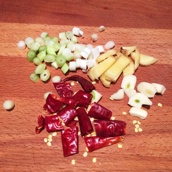 香辣豉香皮皮蝦的做法-香辣味炒菜譜-易網健康養生網 香辣豉香皮皮蝦的做法-香辣味炒菜譜