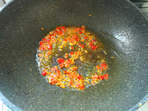 魚香茄子的做法-家常味炒菜譜