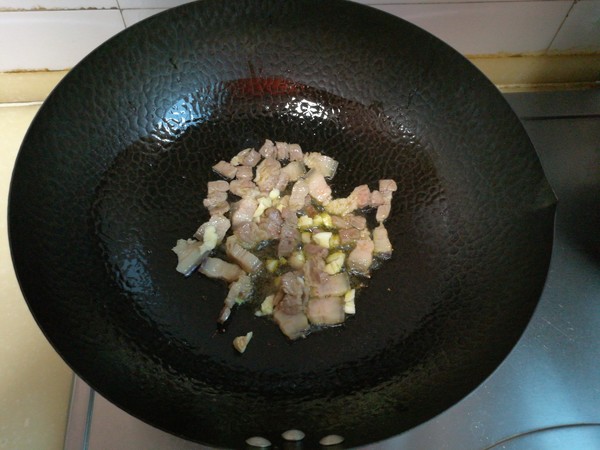 回鍋肉炒長(zhǎng)豆角的做法-家常味炒菜譜