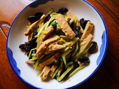 豆干炒木耳的做法-家常味炒菜譜