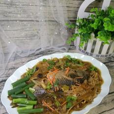 寬粉針菇燉鯽魚的做法-家常味燉菜譜