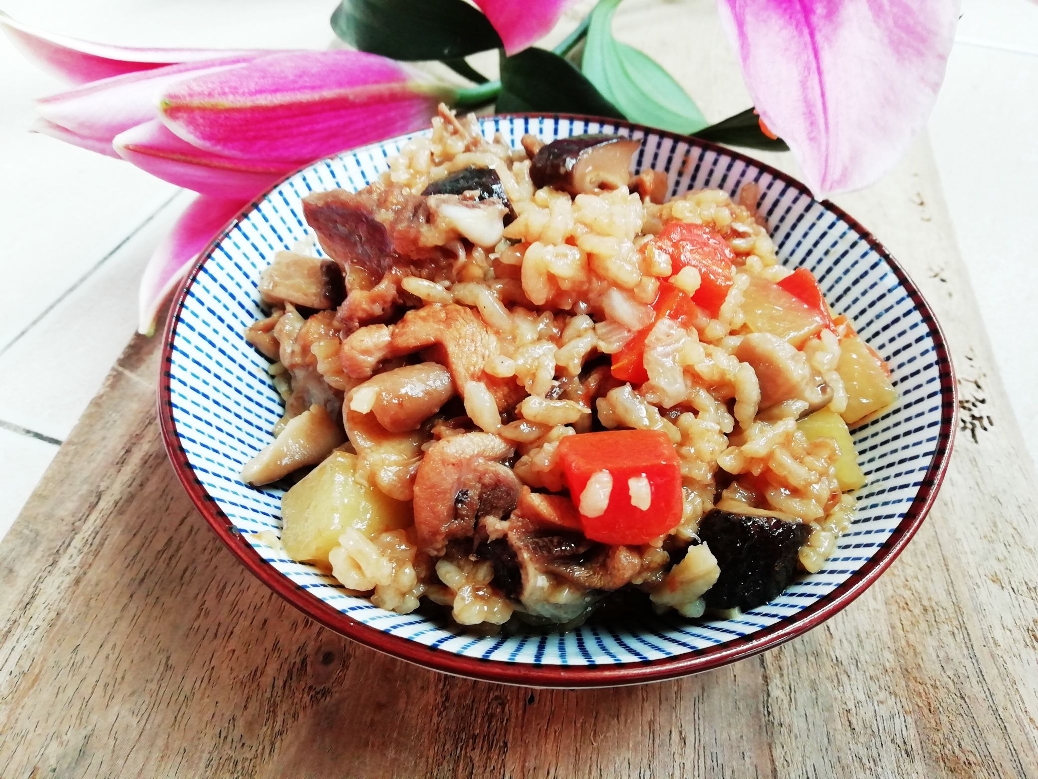 香菇燜雞飯的做法-咸鮮味炒菜譜