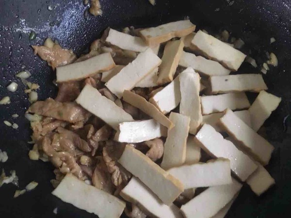 香干炒肉的做法-香辣味炒菜譜-易網健康養生網 香干炒肉的做法-香辣味炒菜譜