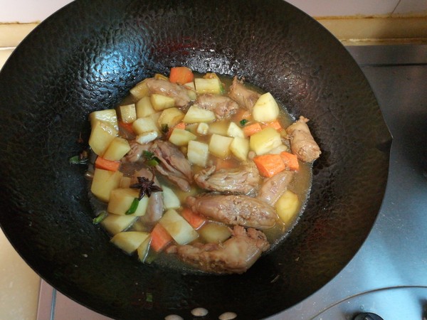 雞脖子燉土豆的做法-家常味燉菜譜