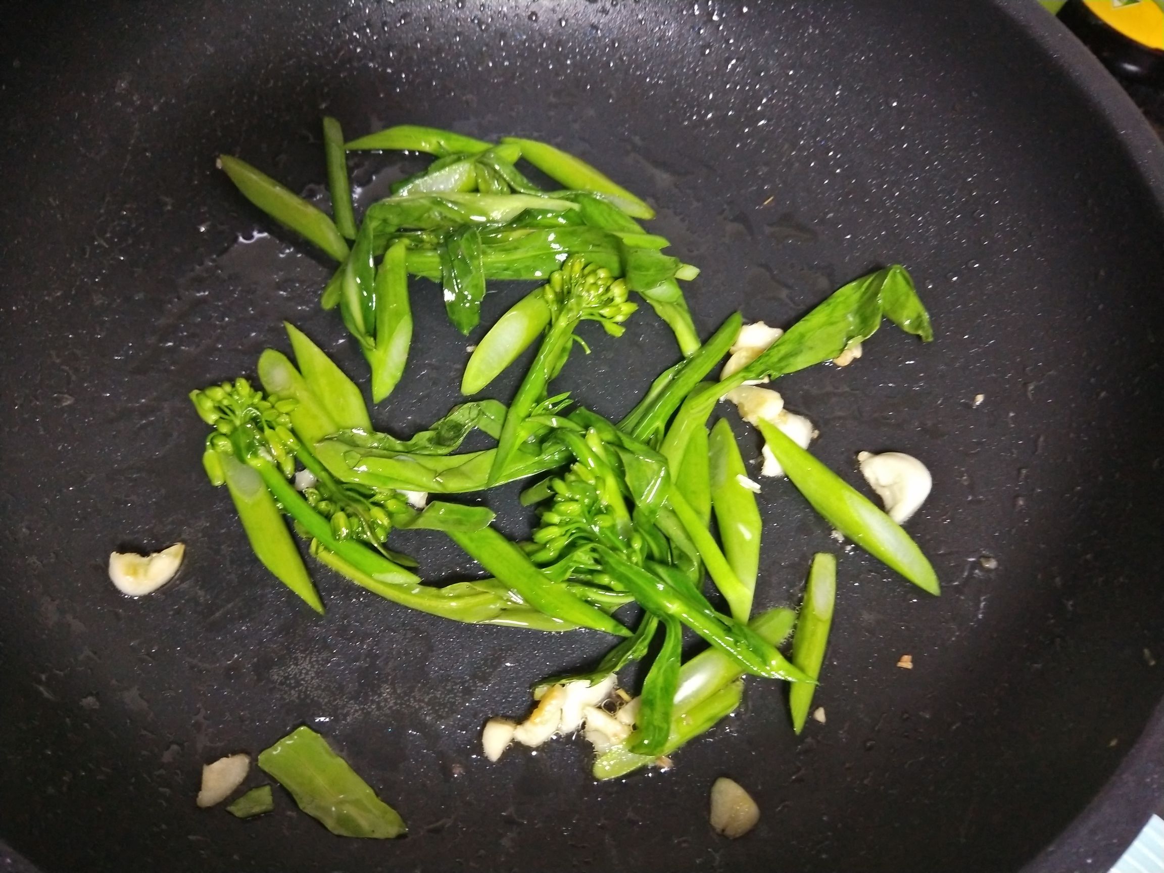 芥蘭炒雞蛋的做法-家常味炒菜譜-易網(wǎng)健康養(yǎng)生網(wǎng) 芥蘭炒雞蛋的做法-家常味炒菜譜