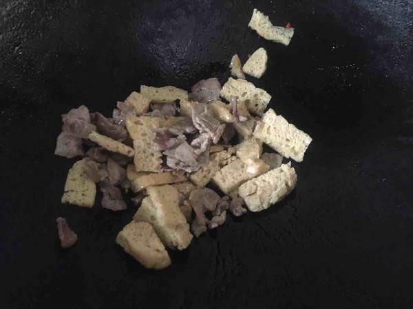 面筋炒肉的做法-香辣味炒菜譜