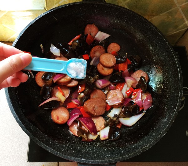 小炒紅腸的做法-家常味炒菜譜