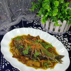 回鍋肉燉鯽魚的做法-家常味燉菜譜