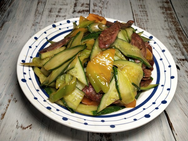 黃瓜炒麻辣香腸的做法-家常味炒菜譜