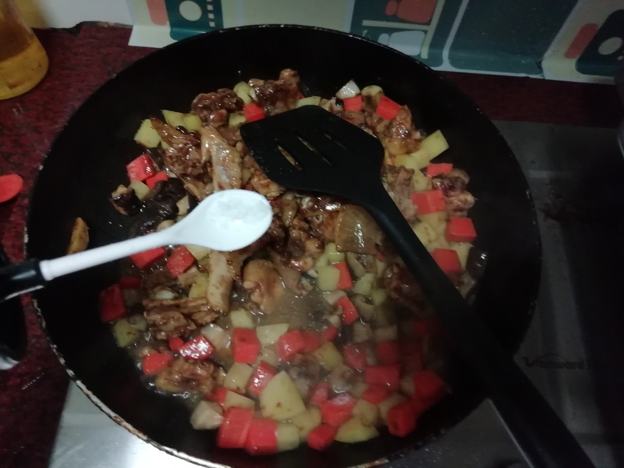 香菇燜雞飯的做法-咸鮮味炒菜譜