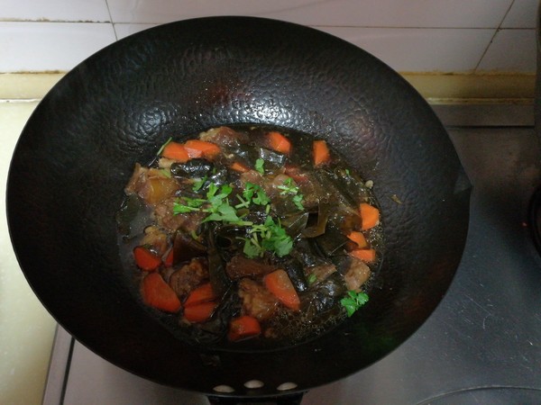 牛筋燉海帶扣的做法-家常味燉菜譜