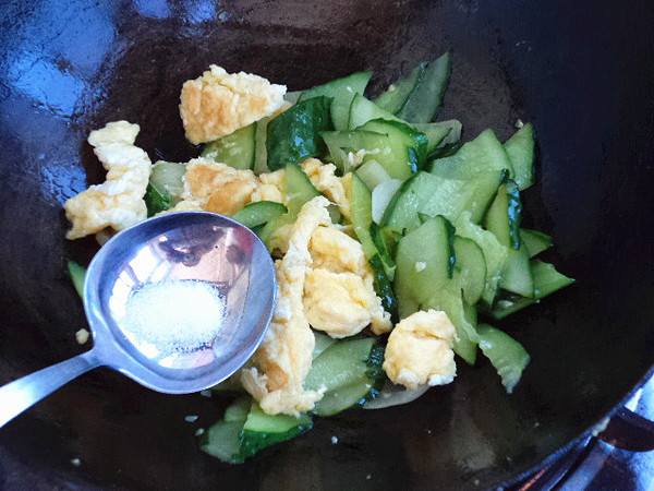 黃瓜洋蔥炒雞蛋的做法-咸鮮味炒菜譜