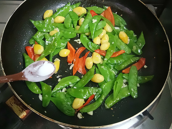 白果荷蘭豆的做法-家常味炒菜譜
