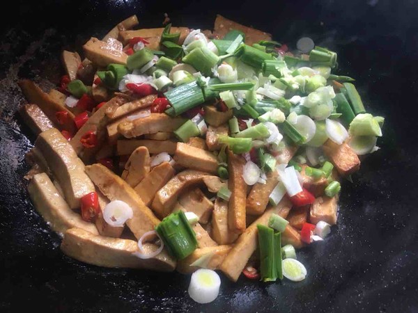 小炒香干的做法-家常味炒菜譜