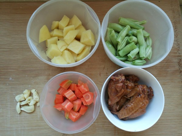 土豆豆角燉雞翅的做法-家常味燉菜譜-易網<a href=http://www.gyfww.com/ target=_blank class=infotextkey>健康養生</a>網 土豆豆角燉雞翅的做法-家常味燉菜譜