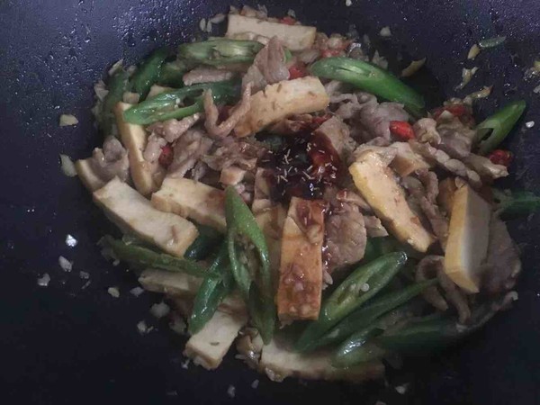 香干炒肉的做法-香辣味炒菜譜-易網健康養生網 香干炒肉的做法-香辣味炒菜譜