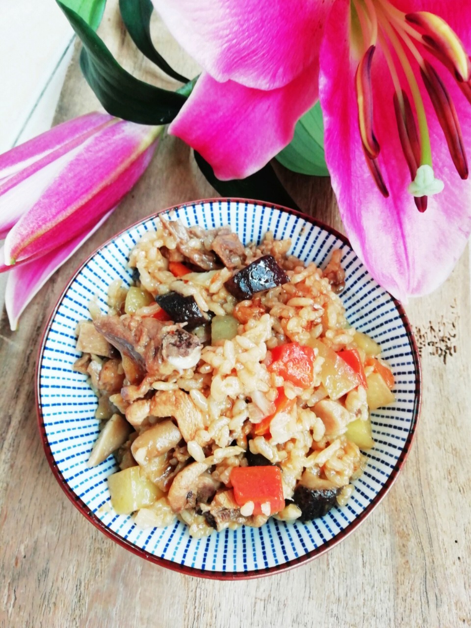 香菇燜雞飯的做法-咸鮮味炒菜譜