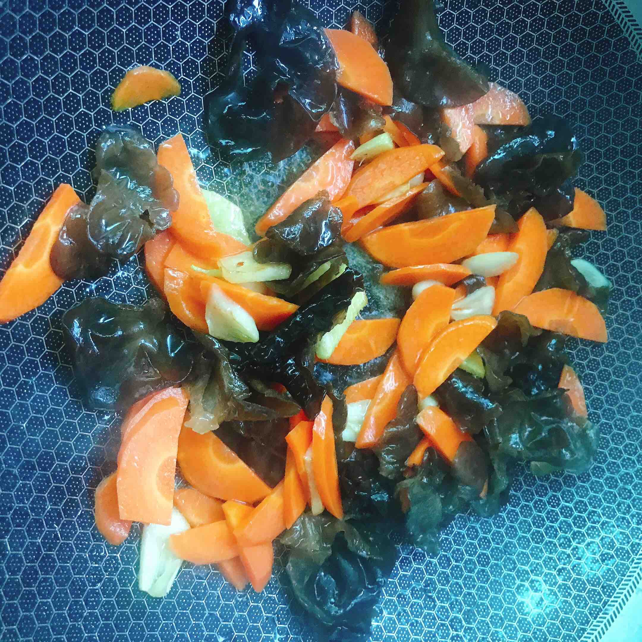 胡蘿卜炒木耳的做法-咸鮮味炒菜譜