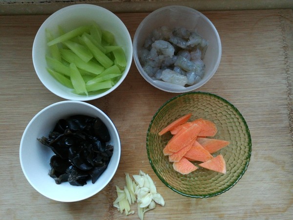 萵筍木耳炒蝦仁的做法-家常味炒菜譜