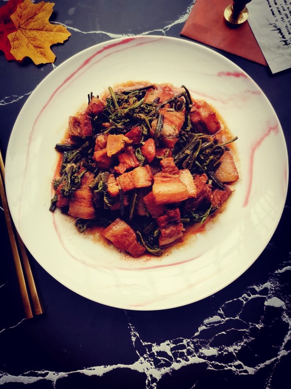 蕨菜燒肉的做法-咸鮮味燒菜譜