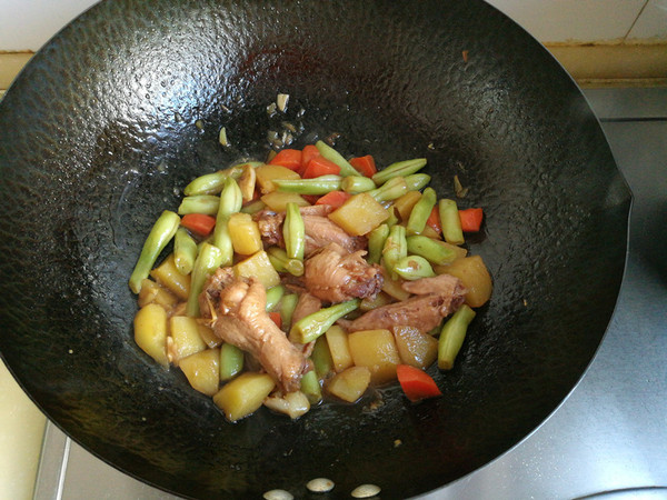 土豆豆角燉雞翅的做法-家常味燉菜譜-易網健康養生網 土豆豆角燉雞翅的做法-家常味燉菜譜