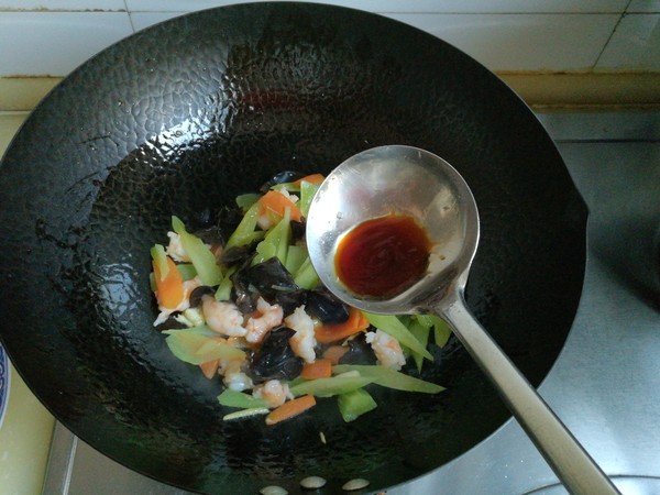 萵筍木耳炒蝦仁的做法-家常味炒菜譜