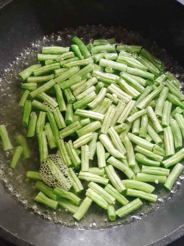 豆角炒肉的做法-咸鮮味炒菜譜