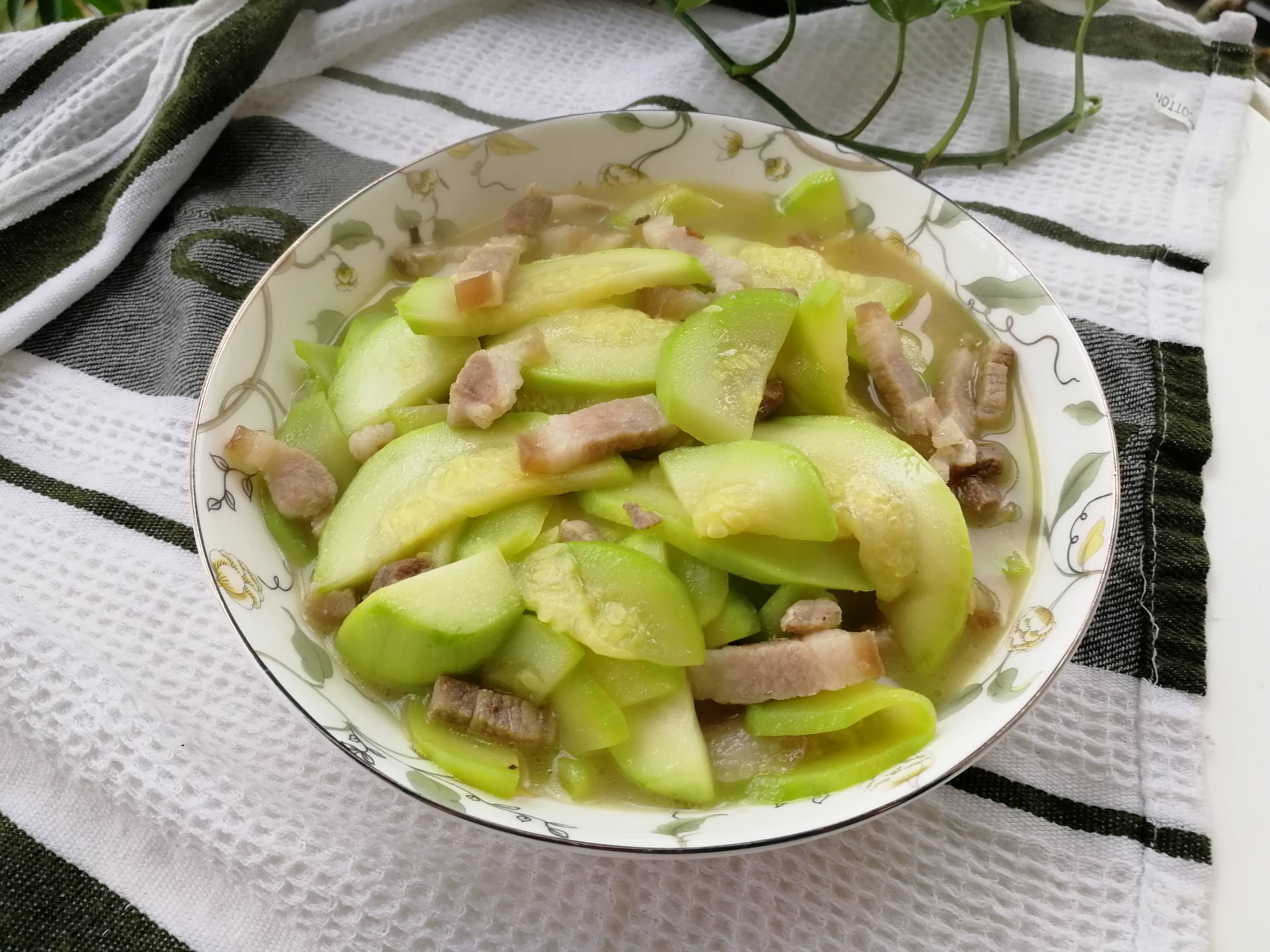 西葫蘆清炒肉絲的做法-咸鮮味炒菜譜