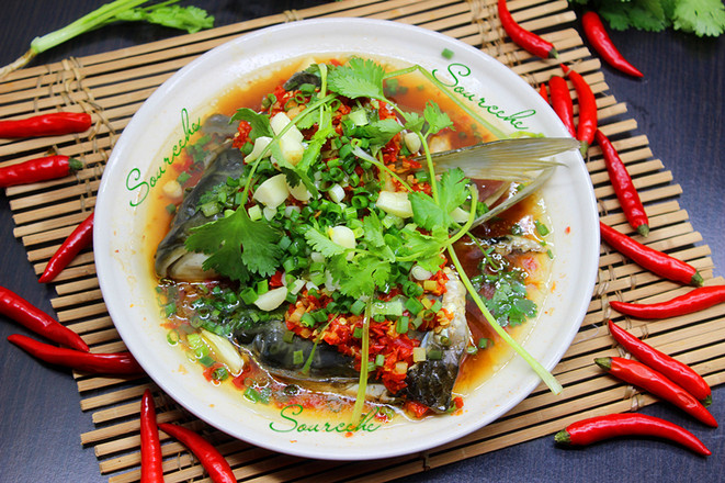 剁椒蒸魚頭的做法-香辣味蒸菜譜