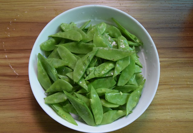 臘腸炒荷蘭豆的做法-家常味炒菜譜