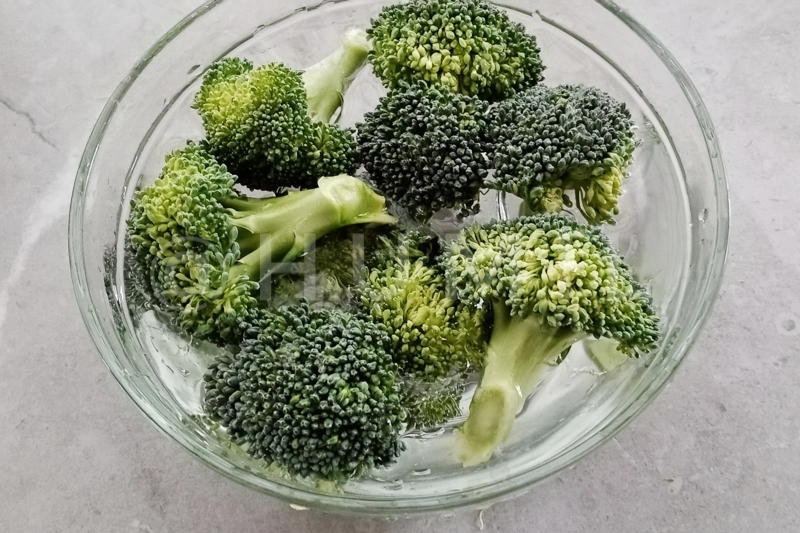 蒜香蒸西蘭花的做法-蒜香味蒸菜譜-易網健康養生網 蒜香蒸西蘭花的做法-蒜香味蒸菜譜