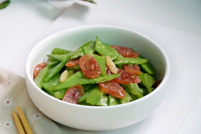 臘腸炒荷蘭豆的做法-家常味炒菜譜