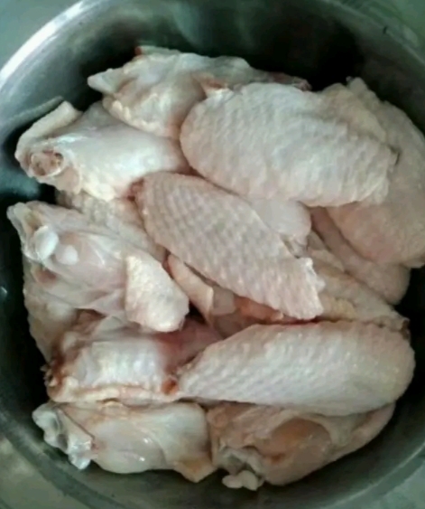 黃梔雞翅的做法-家常味煮菜譜