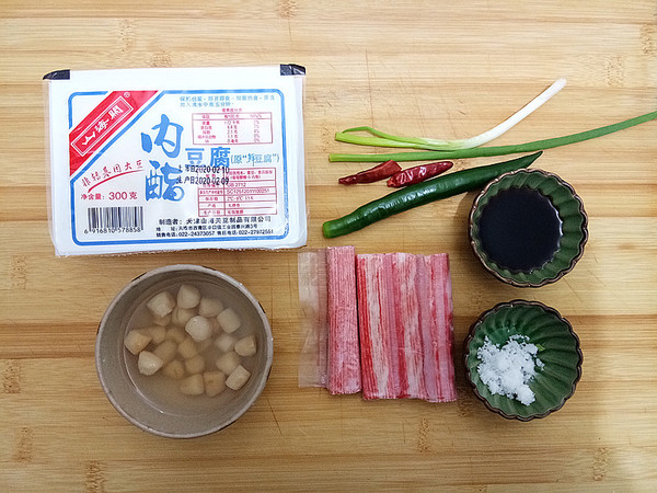蟹肉棒蒸豆腐的做法-咸鮮味蒸菜譜