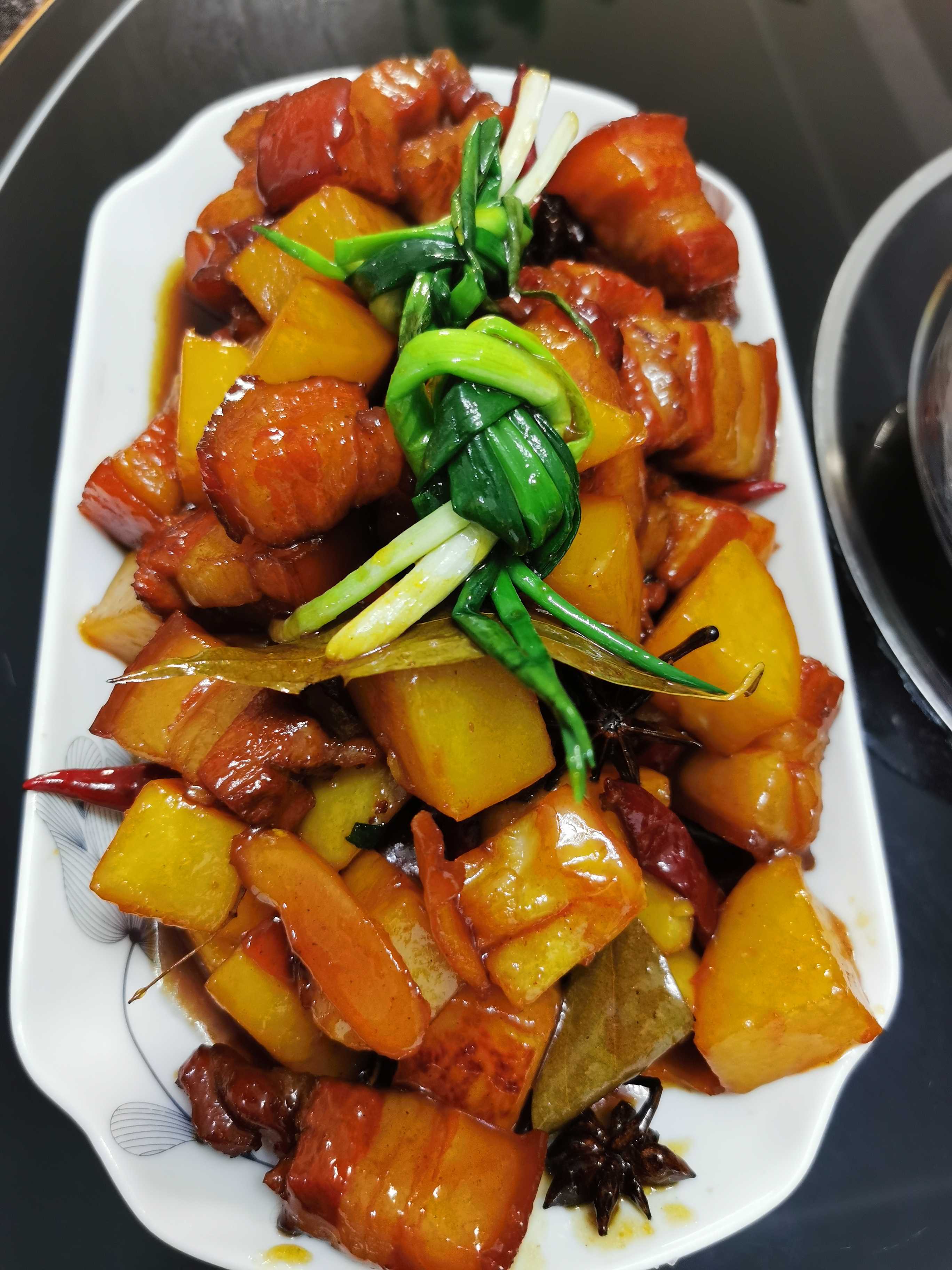 土豆紅燒肉的做法-甜味燉菜譜