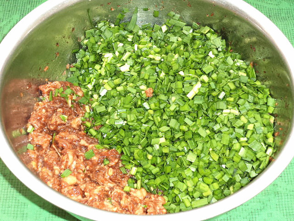 豬肉韭菜餡蒸包的做法-咸鮮味蒸菜譜