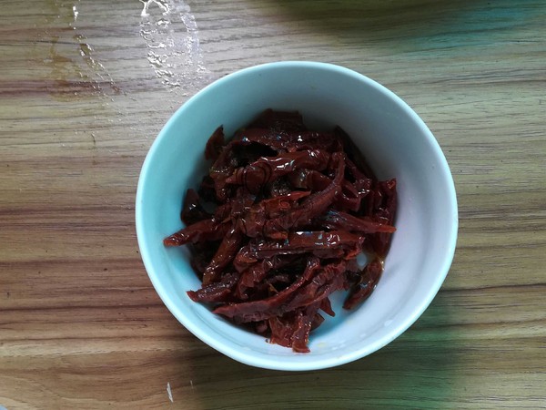 酸青瓜午餐肉卷餅的做法-家常味煎菜譜