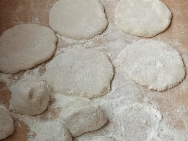 豬肉韭菜餡蒸包的做法-咸鮮味蒸菜譜