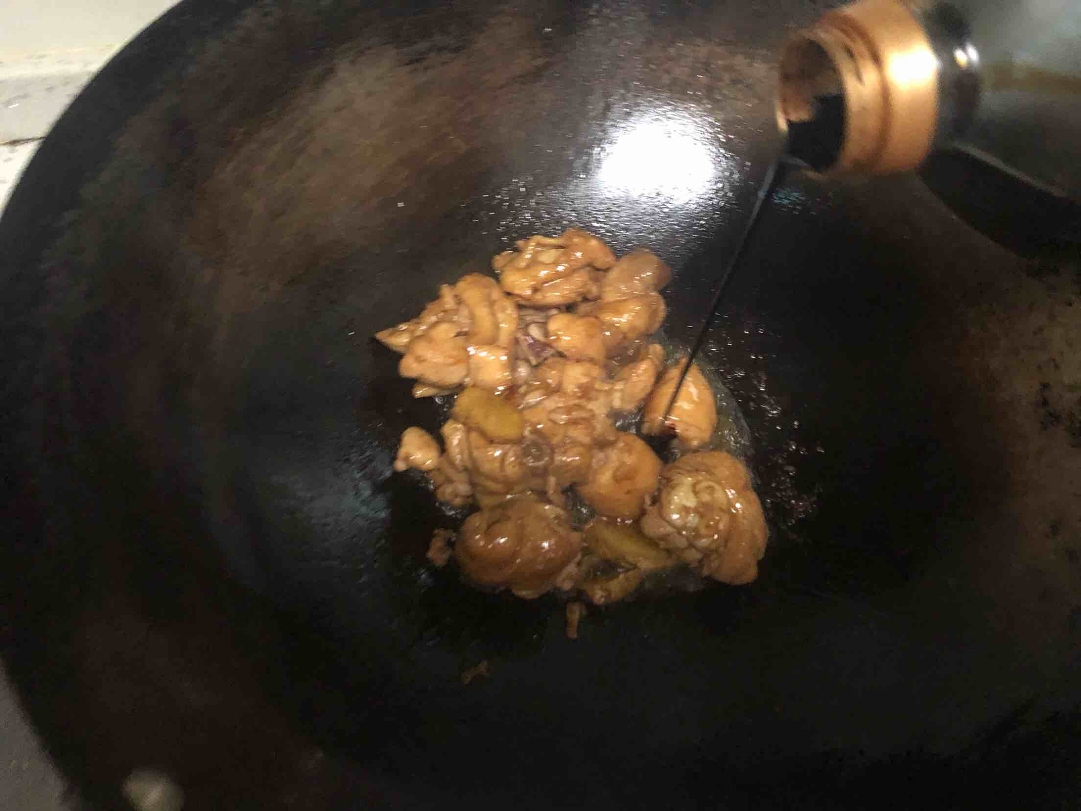 土豆燒雞腿的做法-家常味燒菜譜