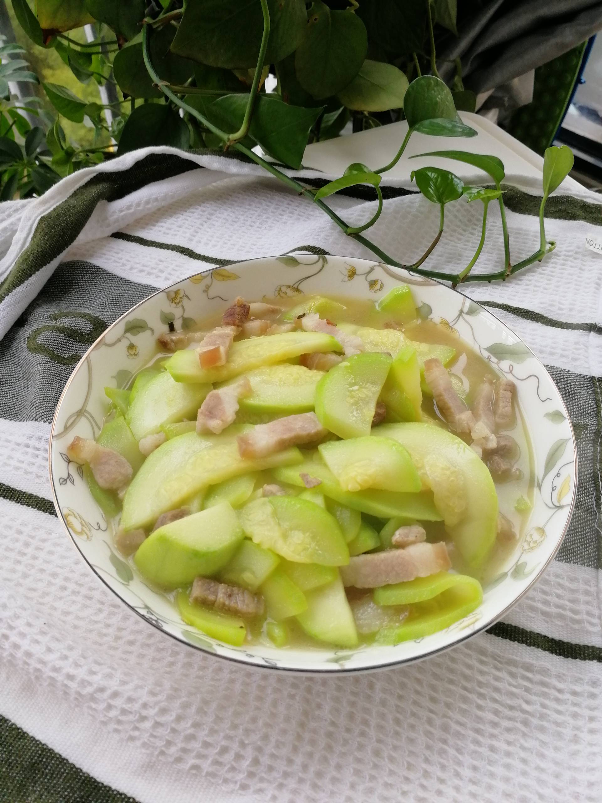 西葫蘆清炒肉絲的做法-咸鮮味炒菜譜