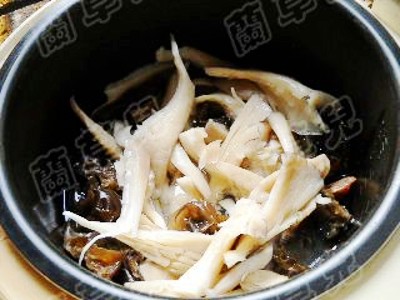 菇耳凍豆腐的做法-咸鮮味燉菜譜