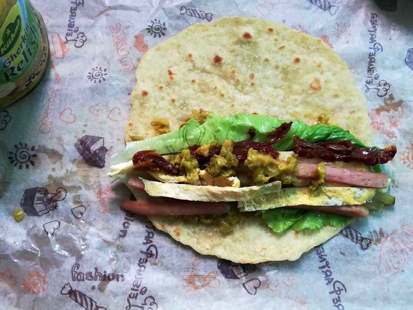 酸青瓜午餐肉卷餅的做法-家常味煎菜譜